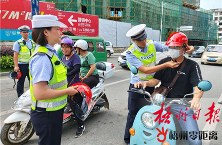 免費(fèi)贈(zèng)送頭盔