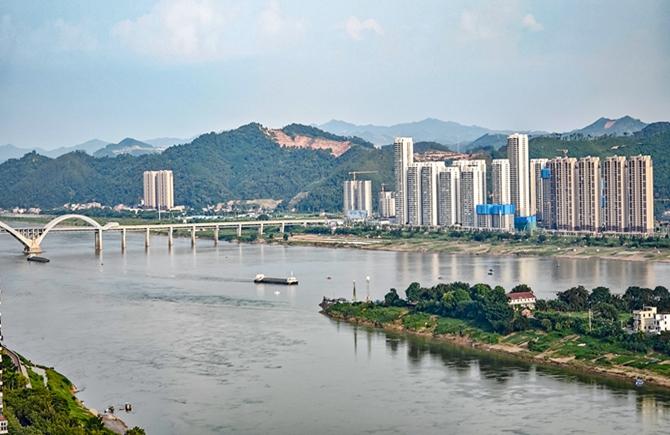 潯江岸線風景如畫